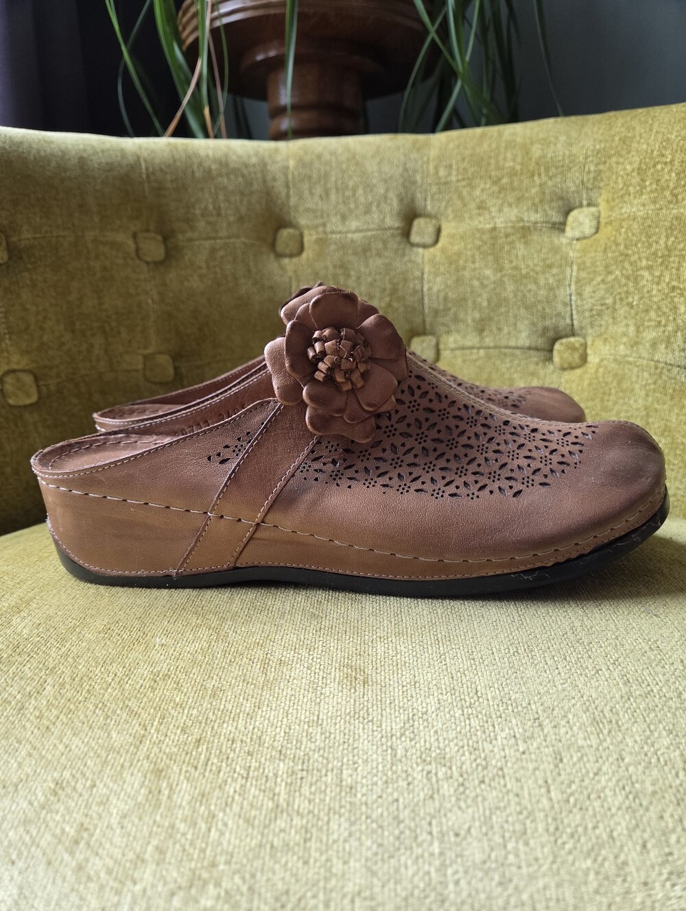 Spring Step Lilybean Leather Clogs - Picture 7 of 12